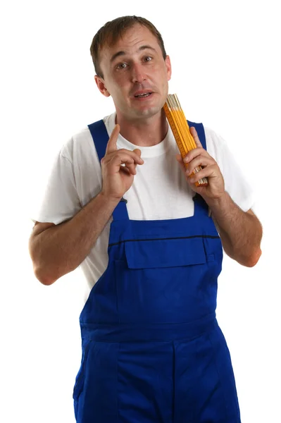 Hantverkare på jobbet, hålla en gul linjal — Stockfoto