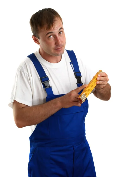 Handwerker bei der Arbeit mit einem gelben Lineal — Stockfoto