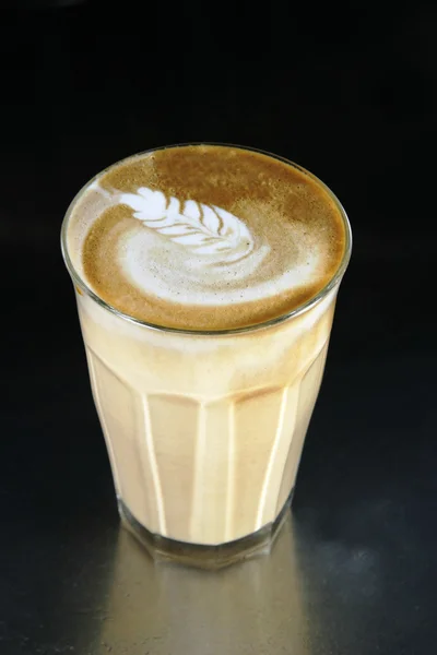 Dubbele latte met kunst — Stockfoto