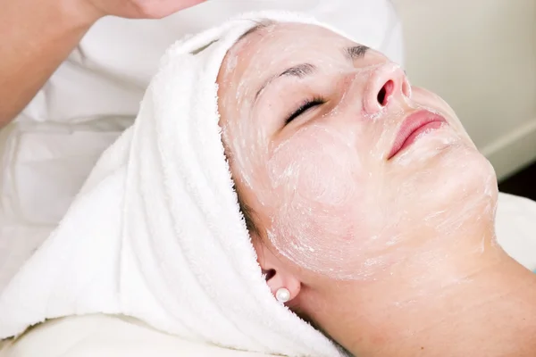 Beauty spa gezichtsbehandeling — Stockfoto