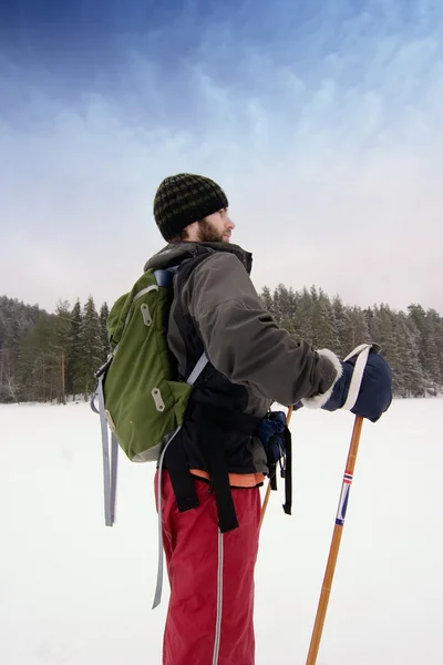 Selbstbewusster Skianfänger — Stockfoto
