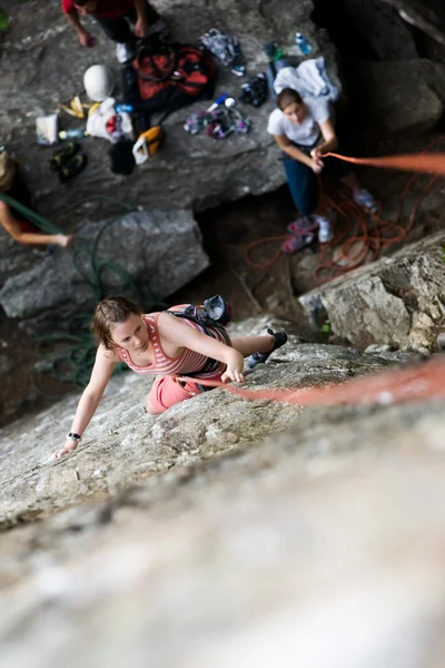女性登山家 — ストック写真