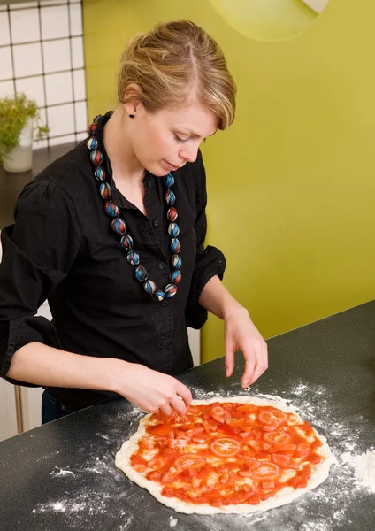 Ev yapımı İtalyan usulü pizza — Stok fotoğraf