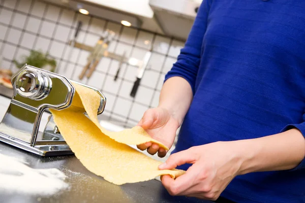 Pasta fazendo detalhe — Fotografia de Stock