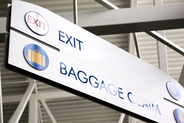 Reclamação de bagagem & Sinal de saída — Fotografia de Stock
