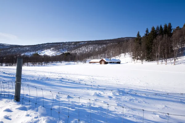 Cabaña de montaña de invierno — Foto de Stock
