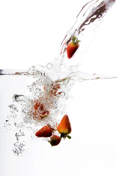 Erdbeer-Wasserspritzer — Stockfoto