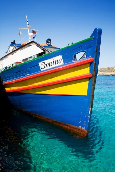 Comino wyspa łódź — Zdjęcie stockowe