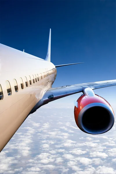 Flygplan under flygning — Stockfoto