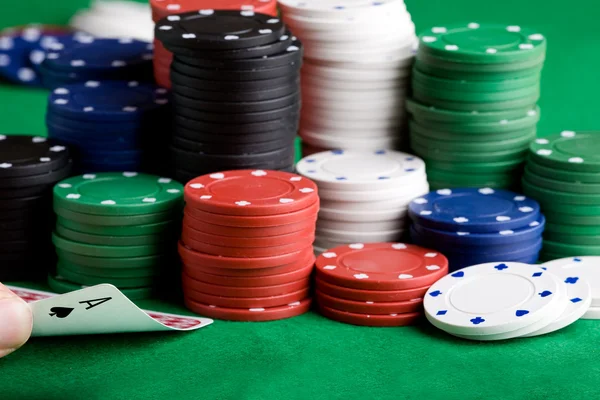 Un asso di picche in una partita di poker — Foto Stock
