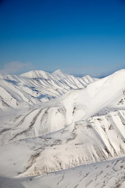 Neve gama de montanhas — Fotografia de Stock