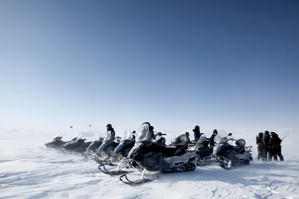 Grupo Motos de nieve —  Fotos de Stock