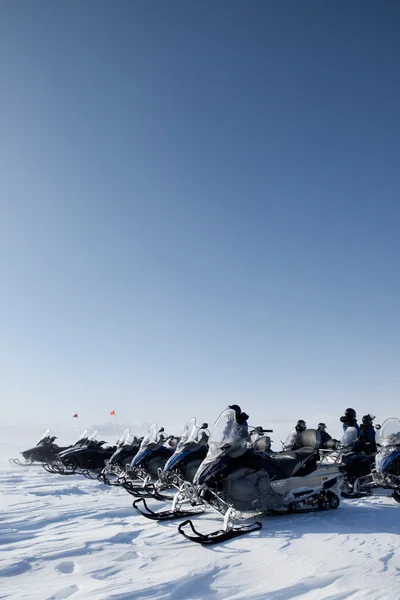 Viagem de moto de neve — Fotografia de Stock
