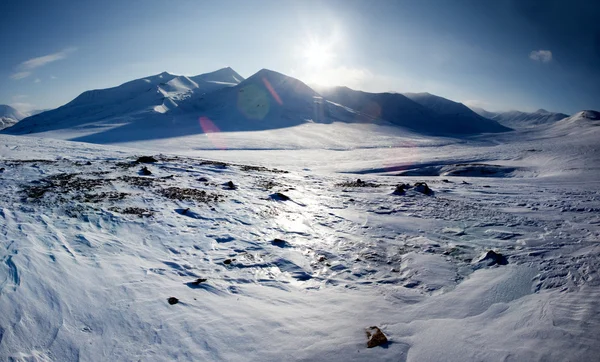 白雪覆盖的山 — 图库照片