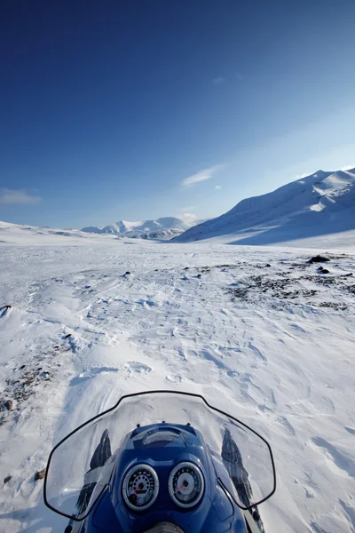 Snowmobile Paisaje de invierno —  Fotos de Stock