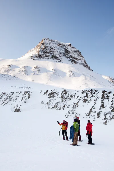 Vintern trek guide — Stockfoto