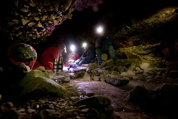 Exporation 동굴 — 스톡 사진