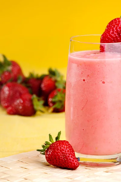 草莓夏季饮料 — 图库照片