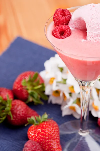 Zomer berry ijs smoothie — Stockfoto