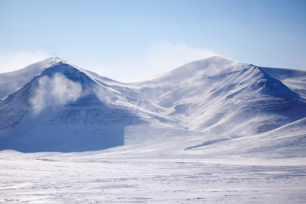 白雪覆盖的山 — 图库照片