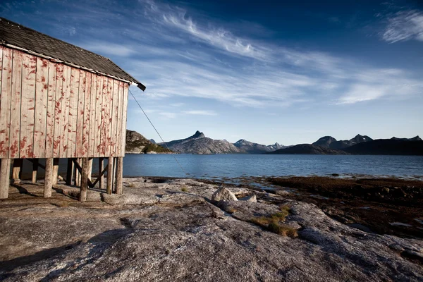 Bootshaus an der norwegischen Küste — Stockfoto