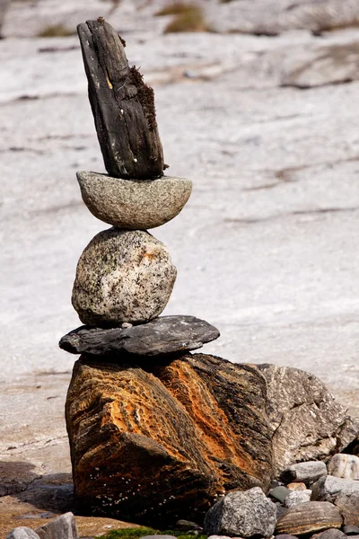 Rock stapel beeldhouwkunst — Stockfoto