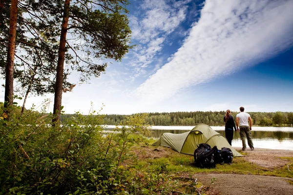 Camping by Lake — Stock Photo, Image