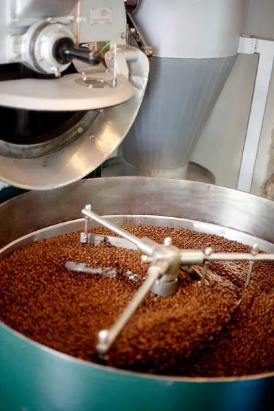 Asar granos de café —  Fotos de Stock