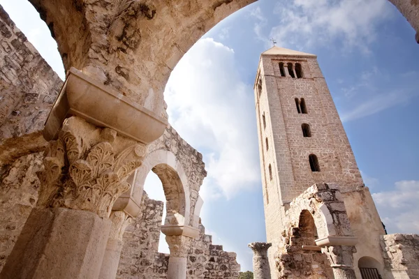 Oude kerk ruïnes — Stockfoto