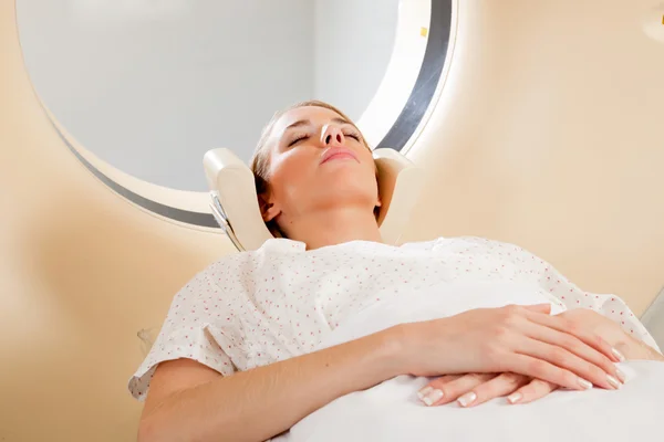 Female Taking CT Scan — Stock Photo, Image