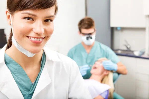 Asystent dentysty — Zdjęcie stockowe