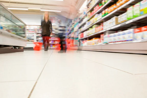 Vista turva de no supermercado — Fotografia de Stock