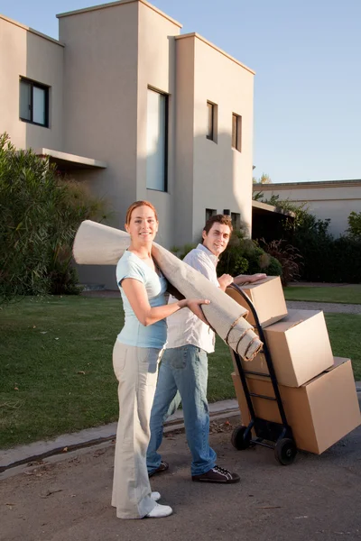 Par som flyttar — Stockfoto