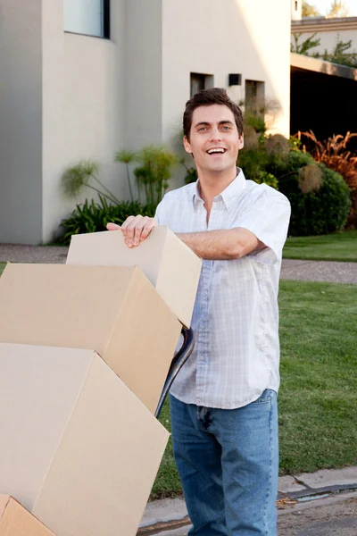Muž s stěhovací krabice — Stock fotografie