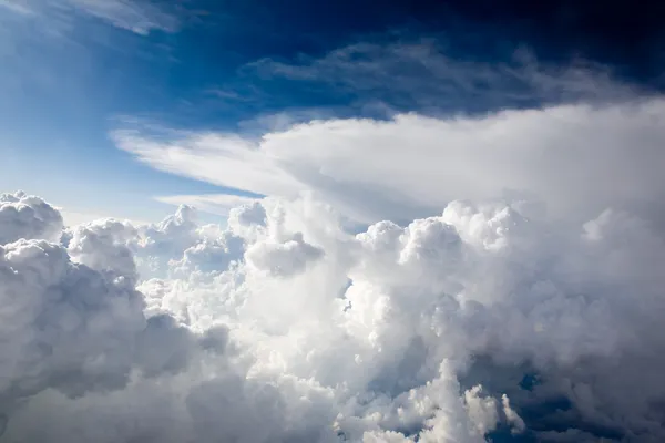 Nubes dramáticas — Foto de Stock