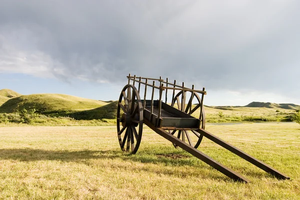 Velho carrinho de madeira — Fotografia de Stock