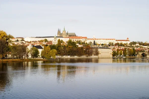 Castelo e Rio de Praga — Fotografia de Stock