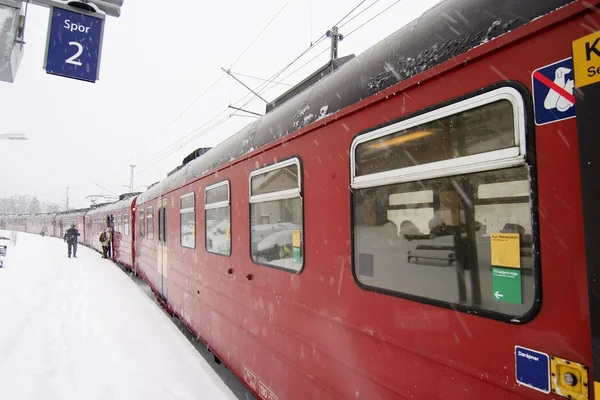 Winterbahnstation — Stockfoto