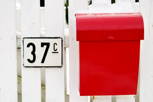 Rode brievenbus — Stockfoto