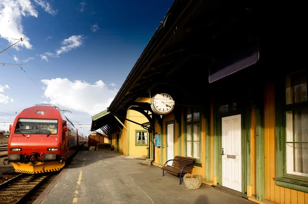 Velha estação ferroviária — Fotografia de Stock
