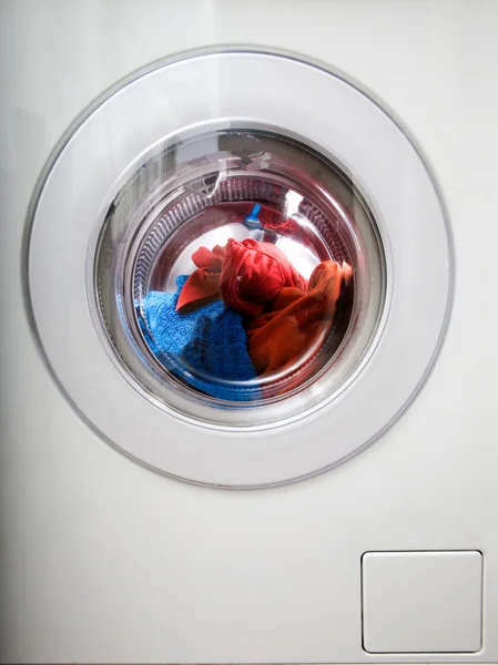 Máquina de lavar roupa de carregamento frontal — Fotografia de Stock