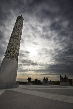 Statue Park Oslo - Obelisk clipart