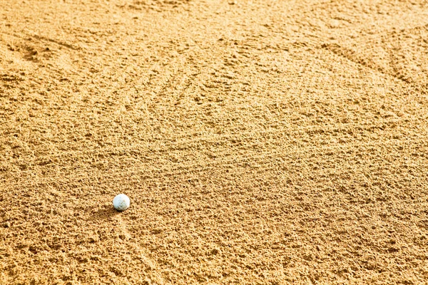 高尔夫球球在地堡 — 图库照片