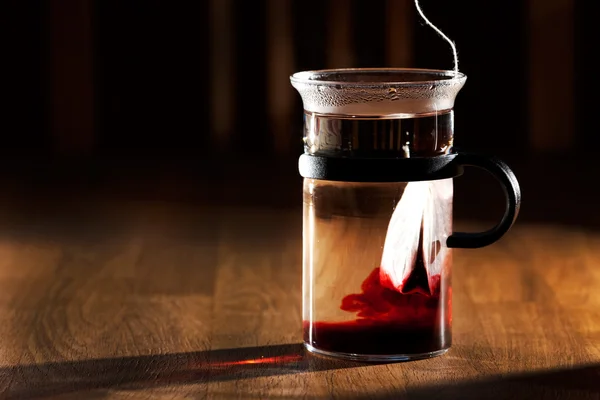 Um saco de chá em uma xícara — Fotografia de Stock