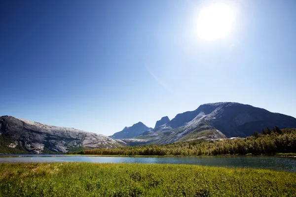 Sjön bergen Norge — Stockfoto