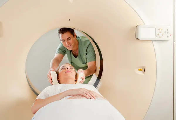 Tecnico di scansione CT — Foto Stock