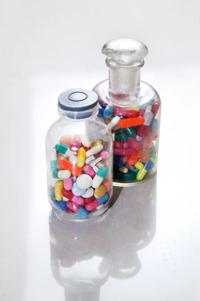 Medicinska droger i en flaska — Stockfoto