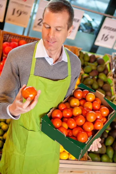 Grocery Store Clerk with Tomatoes — Stock Photo, Image