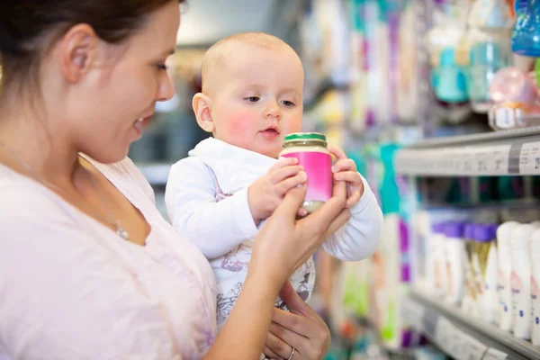Mother with Baby in Supermarket — Stock Photo, Image