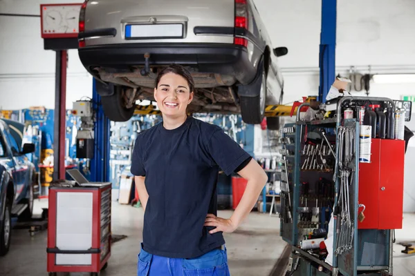 Female Mechanic Portrait — Stock Photo, Image